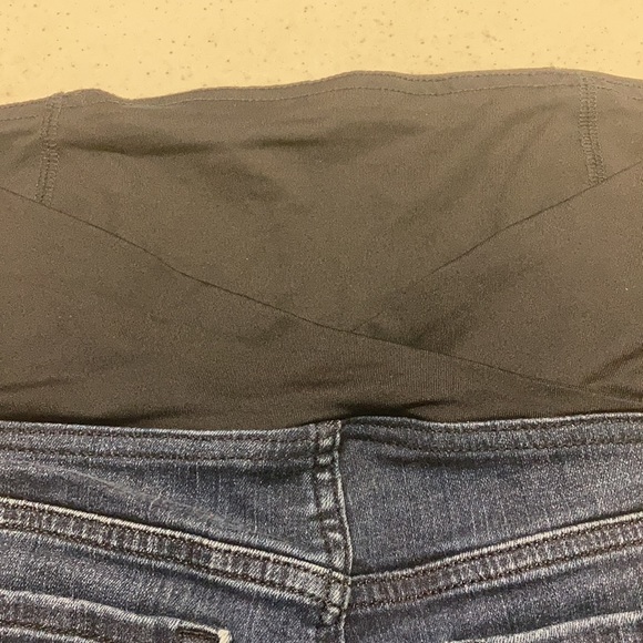 Isabel Maternity by Ingrid & Isabel midi denim short - Picture 3 of 5